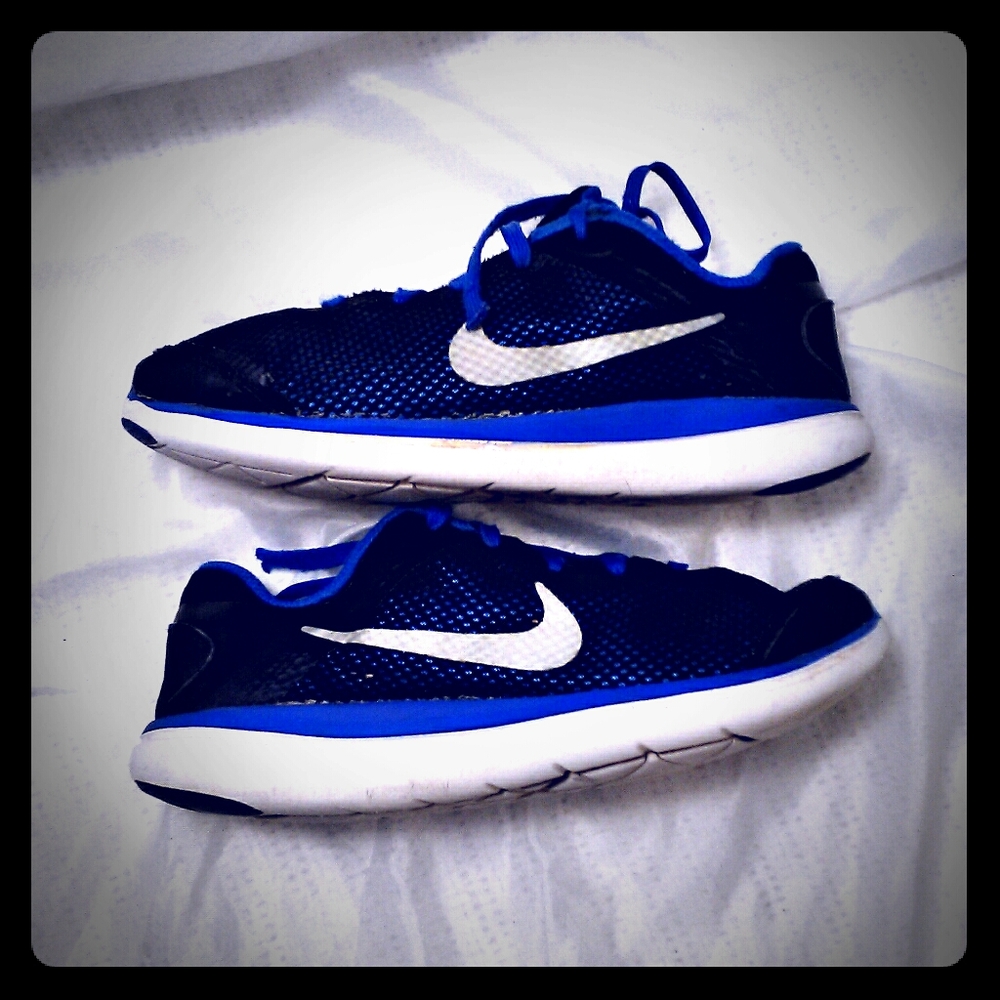 Nike Black & Blue Flex Run Sneakers sz 3y